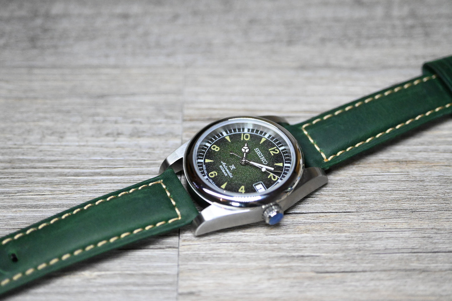 A. alpinist green mod 39mm (IN STOCK)