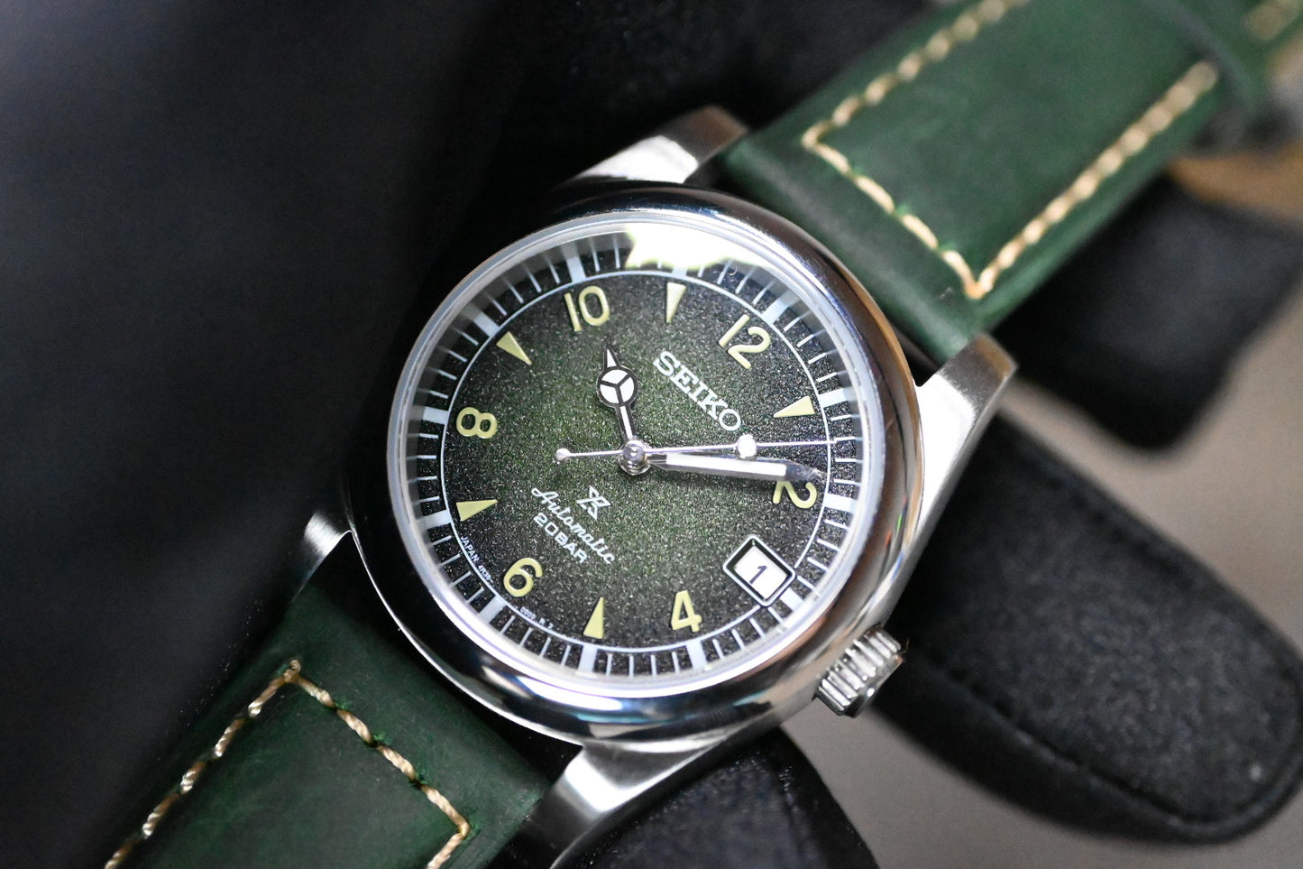 A. alpinist green mod 39mm (IN STOCK)